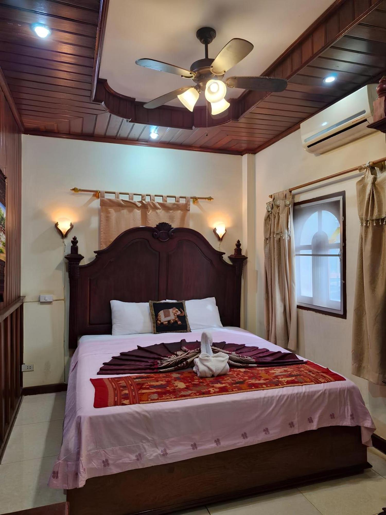 Sakura Wood House Hotel หลวงพระบาง ภายนอก รูปภาพ