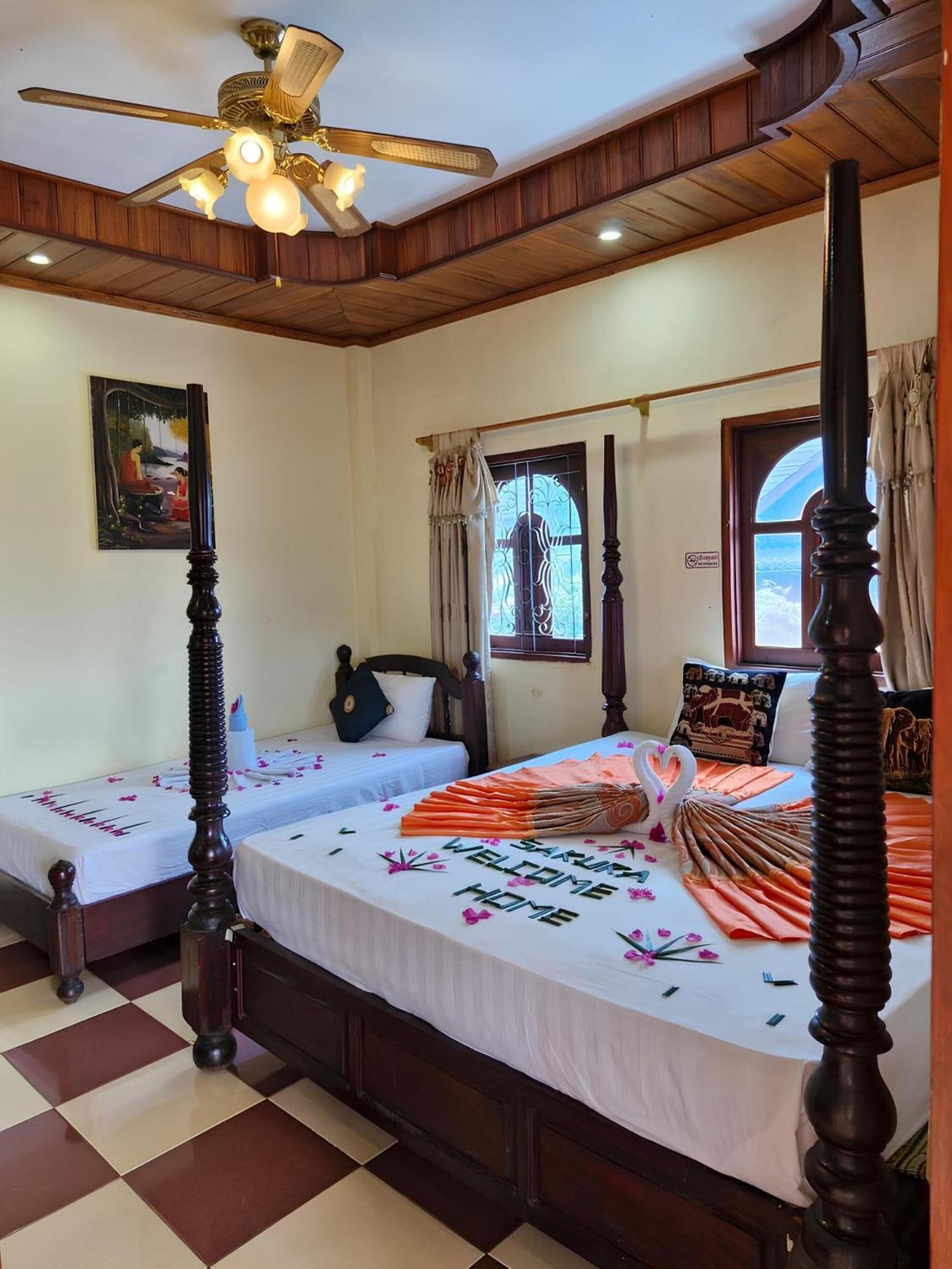 Sakura Wood House Hotel หลวงพระบาง ภายนอก รูปภาพ