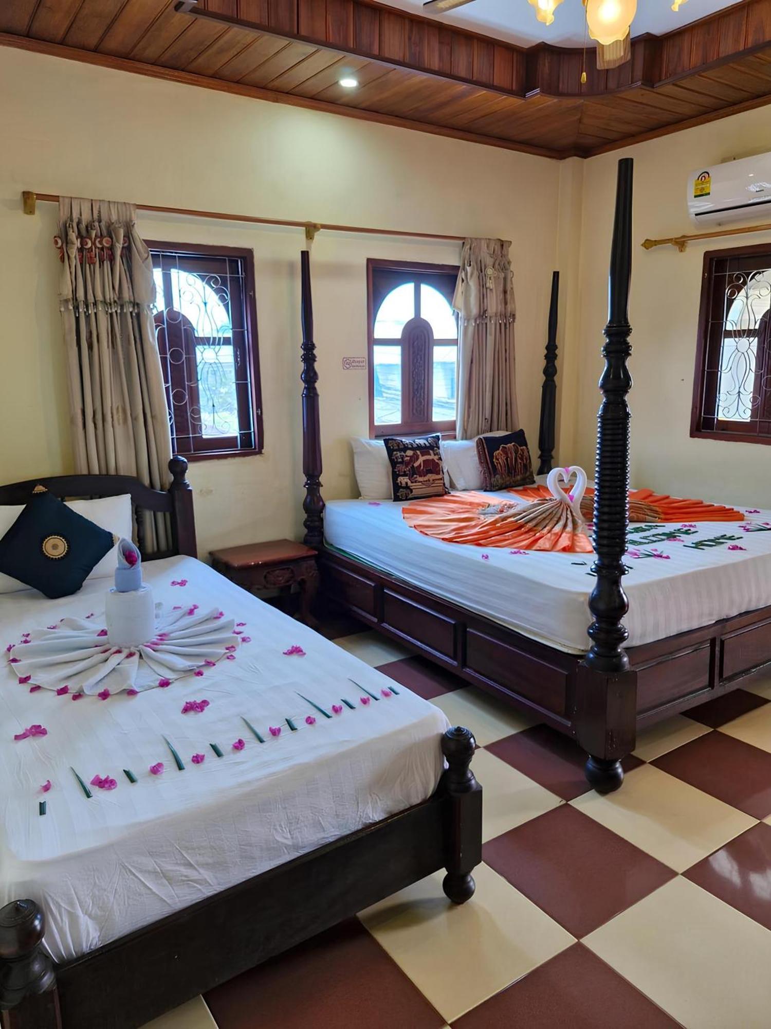 Sakura Wood House Hotel หลวงพระบาง ภายนอก รูปภาพ