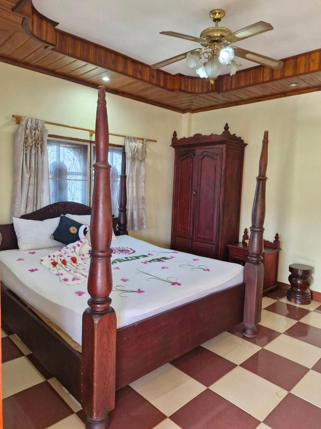 Sakura Wood House Hotel หลวงพระบาง ภายนอก รูปภาพ