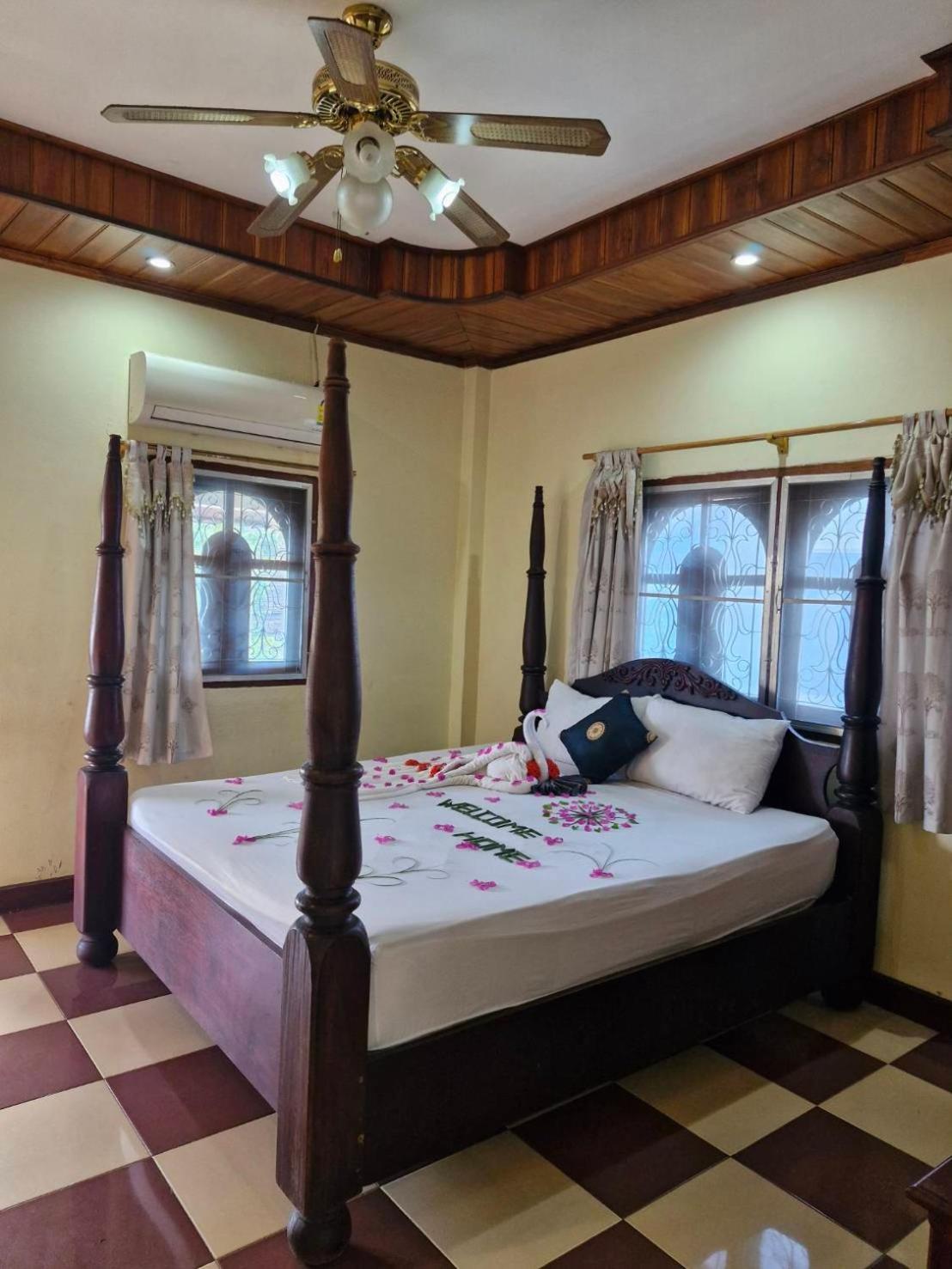 Sakura Wood House Hotel หลวงพระบาง ภายนอก รูปภาพ